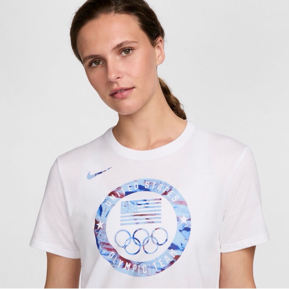 Nike White Team USA Puck Club 2024 Paris Olympic Graphic Tee FN0870-100 XS NWT
